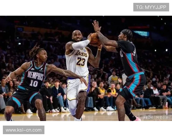 詹姆斯：为球队全力拼抢牺牲自我