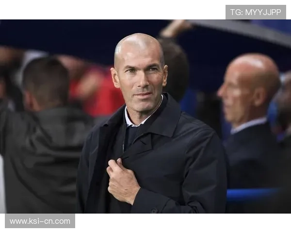 贝林厄姆晒和齐达内合照，并配文道：史上最佳